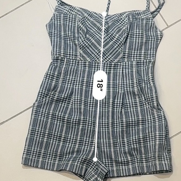 Urban‎ Outfitters Plaid Romper XS  Sleeveless Gray White Academia School Girl - Picture 5 of 14